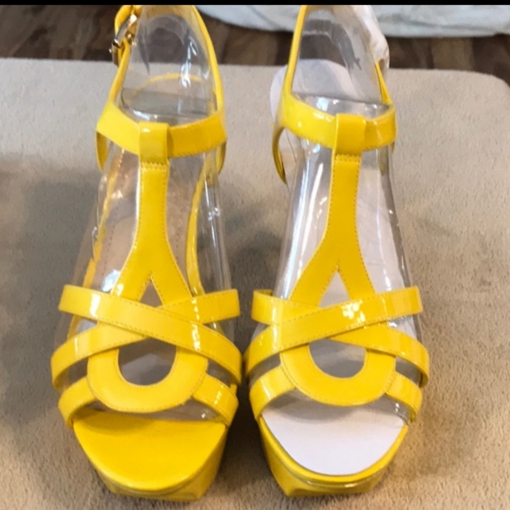 BCBG Sunbeam shoes. In great condition.